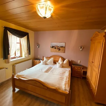 Landpension Und Reiterhof Peter Fiala Pensión Utzberg